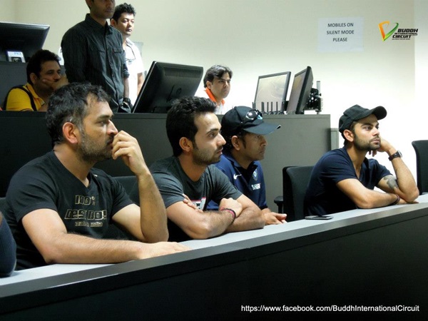 டெல்லி பார்முலா-1 டிராக்கை ஒரு கை பார்த்த டோணி அண்ட் கோ!