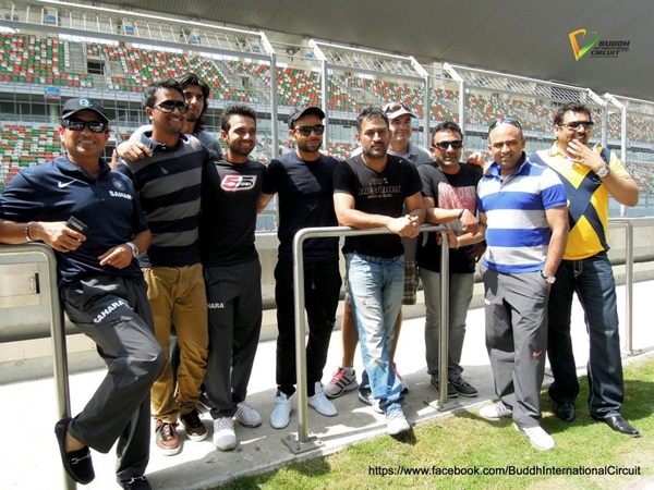 டெல்லி பார்முலா-1 டிராக்கை ஒரு கை பார்த்த டோணி அண்ட் கோ!