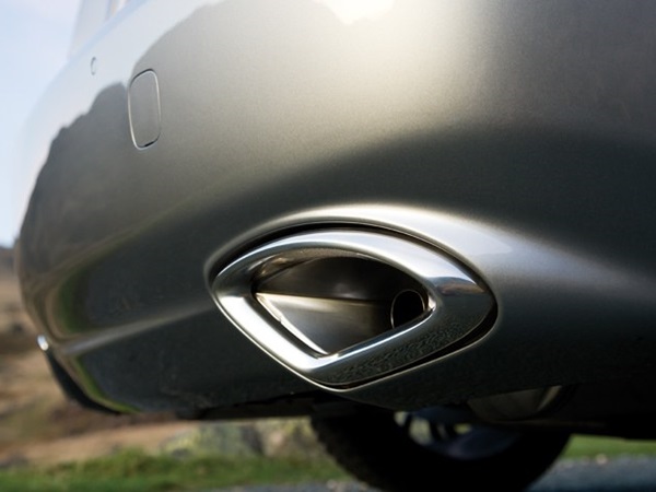 சுஸுகி கிசாஷி செடான் கார்