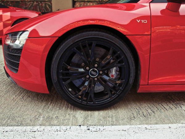 ஆர்8 வி10 ப்ளஸ் அறிமுக விழா