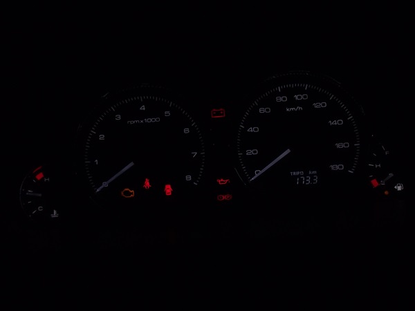 இன்ஸ்ட்ரூமென்ட் கிளஸ்ட்டர்