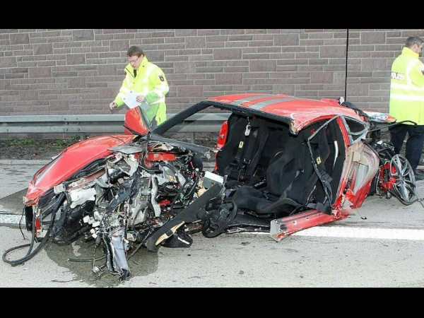 விபத்தில் சிக்கிய ஃபெராரி கார்