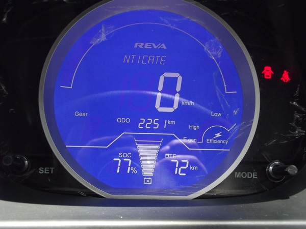 இன்ஸ்ட்ரூமென்ட் கிளஸ்ட்டர்