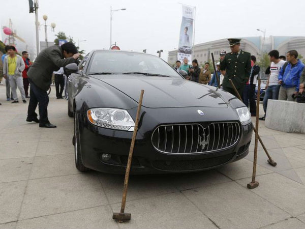 ஜோலி கொடுத்த மஸராட்டி ஜோலி கொடுத்த மஸராட்டி