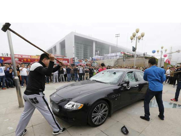 வெந்த புண்ணில் ஆசிட் வெந்த புண்ணில் ஆசிட்