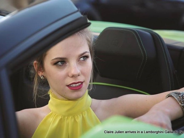 லம்போ காரில் வந்த கிளாரி ஜூலியன்