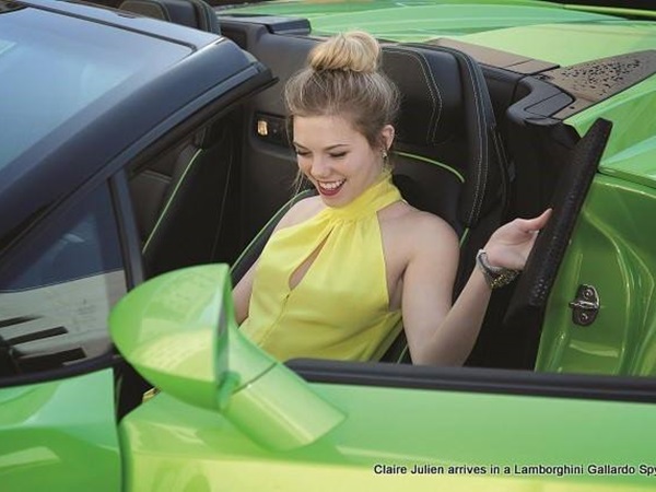 லம்போ காரில் வந்த கிளாரி ஜூலியன்