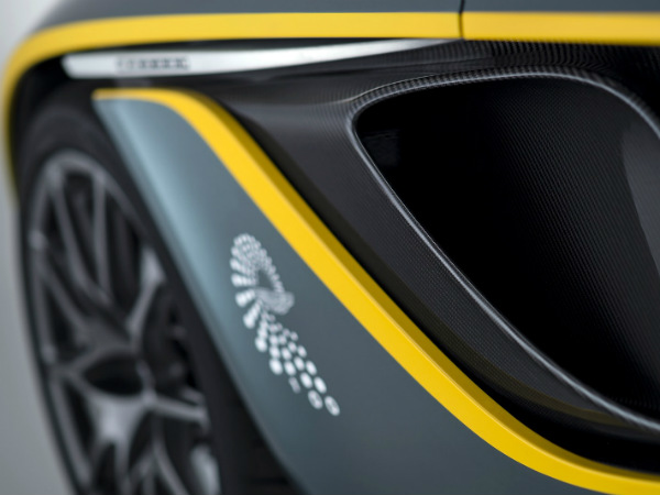 அஸ்டன் மார்ட்டின் சிசி100 ஸ்பீட்ஸ்டர்