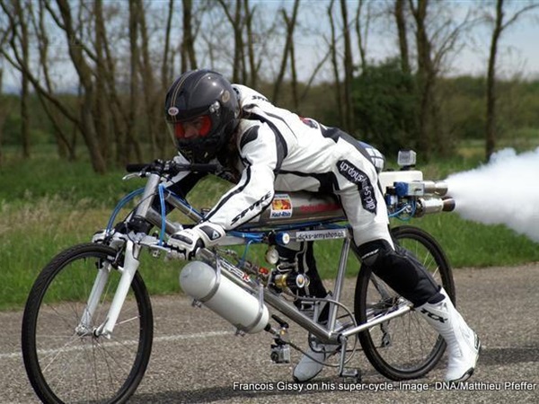 சீறிப்பாய்ந்த சைக்கிள்