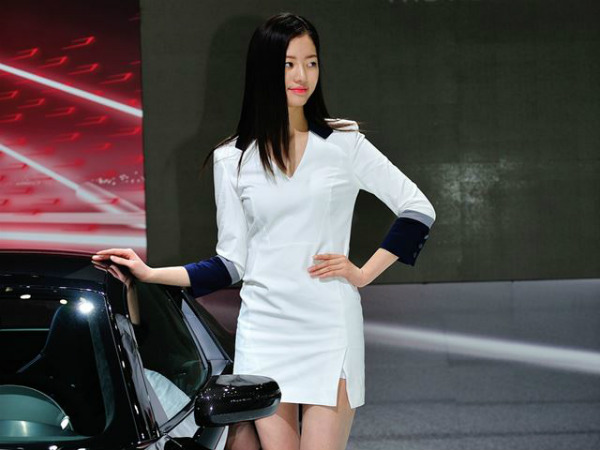 சியோல் ஆட்டோ ஷோவில் அழகிகள் சியோல் ஆட்டோ ஷோவில் அழகிகள்