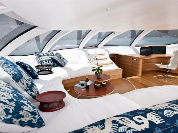 ஆதஸ்ட்ரா ஆடம்பர படகு