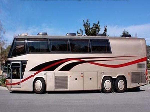 1997 நியோப்ளான் டூர் பஸ்