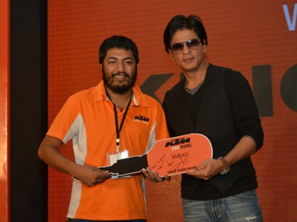 ஷாரூக் கையால் பைக்