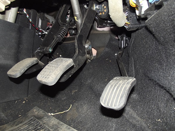  பெடலில் சிக்கும் ஆபத்து