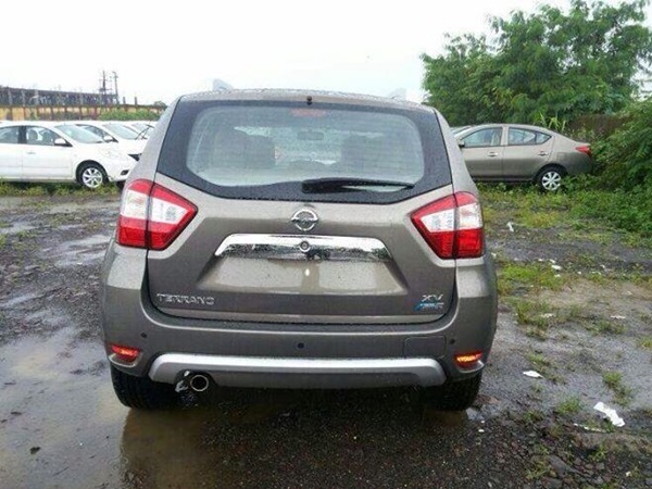 டெரானோ பின்புற டிசைன்