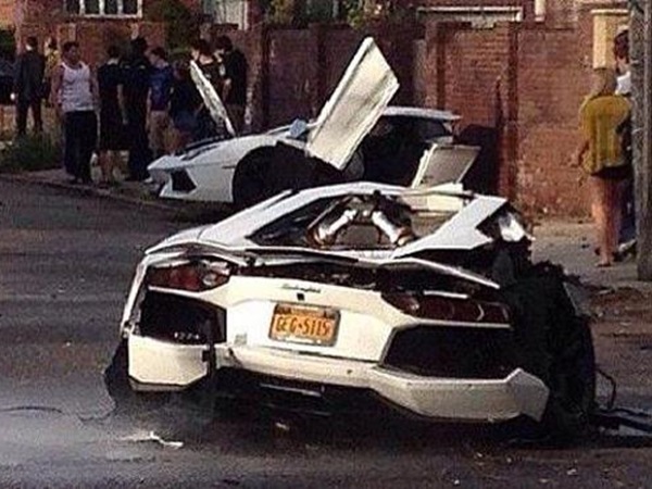  ரெண்டு துண்டான லம்போ கார்