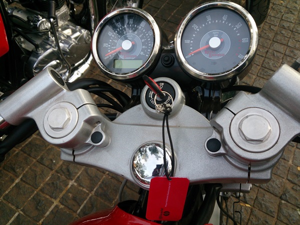  இன்ஸ்ட்ரூமென்ட் க்ளஸ்ட்டர்