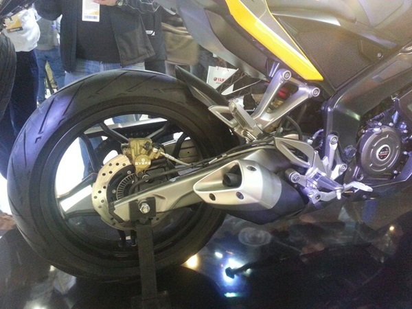 பல்சர் எஸ்எஸ்400