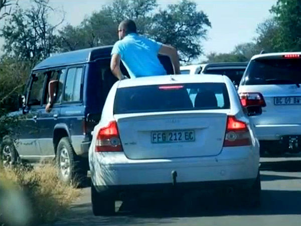  வனப்பகுதியில் செல்லும்போது உஷார்!