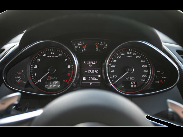 சூப்பர் கார்களின் இன்ஸ்ட்ரூமென்ட் கிளஸ்ட்டர்கள்