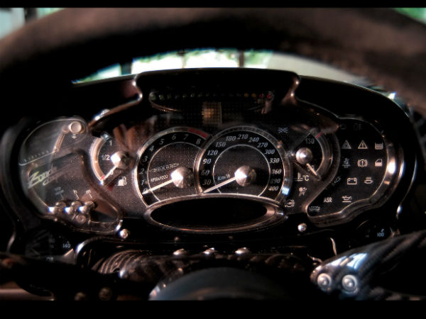 சூப்பர் கார்களின் இன்ஸ்ட்ரூமென்ட் கிளஸ்ட்டர்கள்