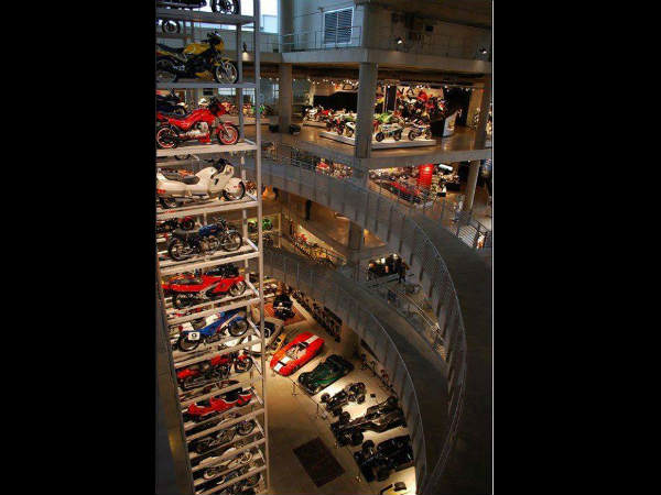 வித்தியாசமான ஆட்டோமொபைல் படங்கள்