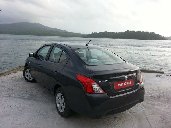  பேஸ் வேரியண்ட் வசதிகள்