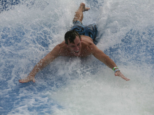 அக்வா நீச்சல் குளம்