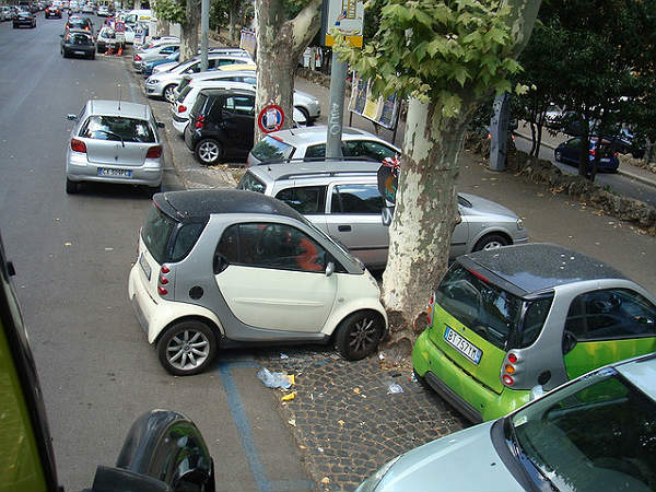 சுவாரஸ்யமான கார் பார்க்கிங் படங்கள்
