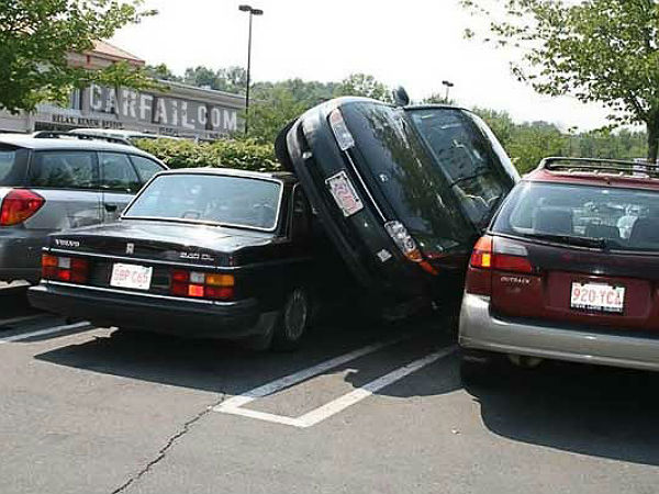 சுவாரஸ்யமான கார் பார்க்கிங் படங்கள்