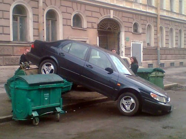 சுவாரஸ்யமான கார் பார்க்கிங் படங்கள்