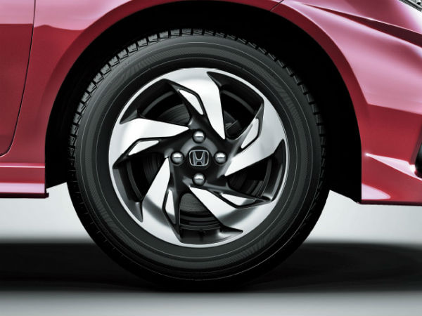  புதிய அலாய் வீல்கள்