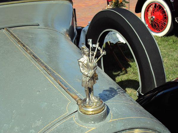 கார் ஆபரணச் சின்னங்கள்