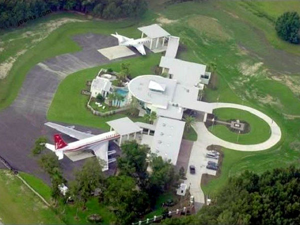 3.ஜான் ட்ரவோல்ட்டா