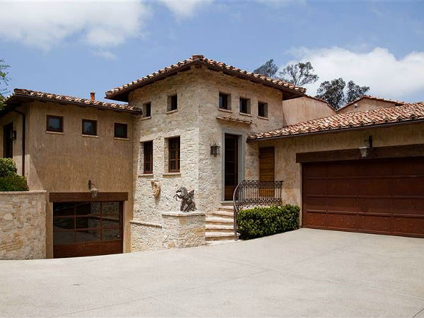 உலகின் அழகான கார் கராஜ் படங்களின் தொகுப்பு