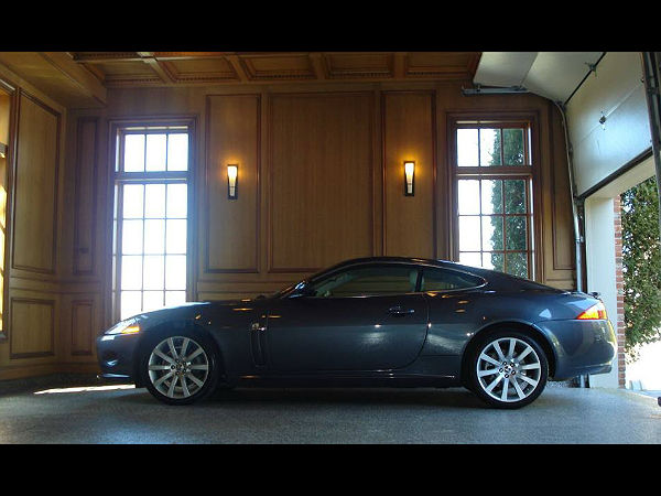 உலகின் அழகான கார் கராஜ் படங்களின் தொகுப்பு