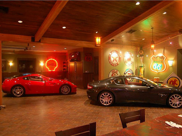 உலகின் அழகான கார் கராஜ் படங்களின் தொகுப்பு