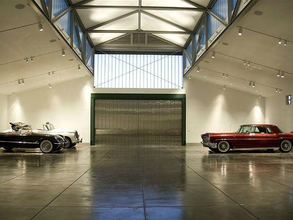 உலகின் அழகான கார் கராஜ் படங்களின் தொகுப்பு