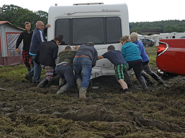 நண்பர்கள் உதவி