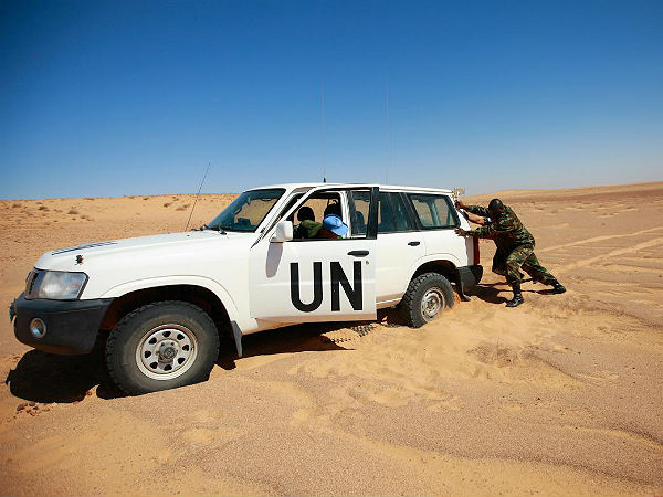 சேற்றில் சிக்கிய கார்களை வெளியில் எடுப்பதற்கான வழிகள்