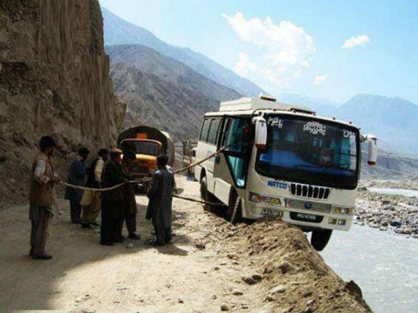 திகைப்பை அளிக்கும் விபத்து படங்கள்