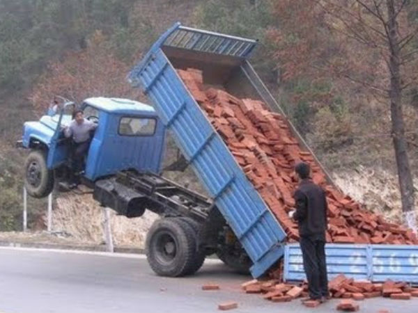 திகைப்பை அளிக்கும் விபத்து படங்கள்