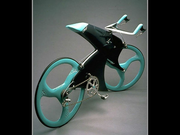 சுவாரஸ்யமான பைக் படங்கள்