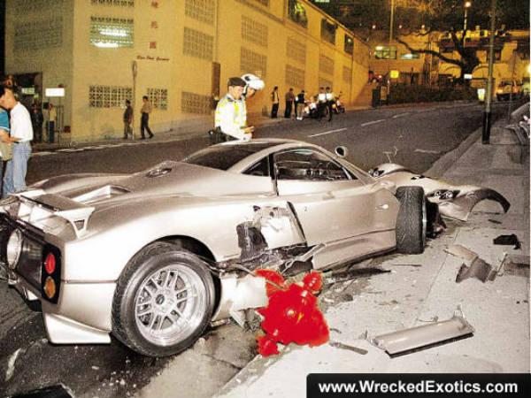  9.பகானி ஸோன்டா சி12எஸ்