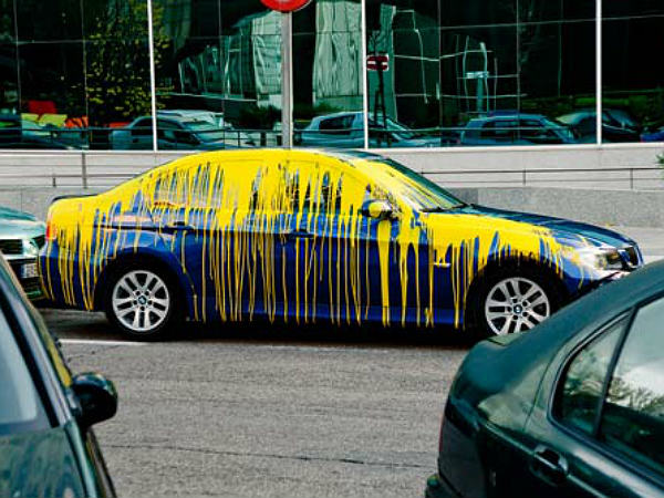 ரசிக்க வைக்கும் கார் ஓவியங்கள்