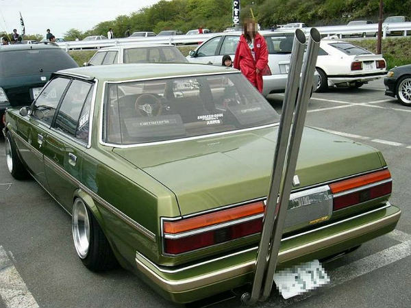 விதவிதமான கார் எக்ஸ்சாஸ்ட் பைப்புகள்