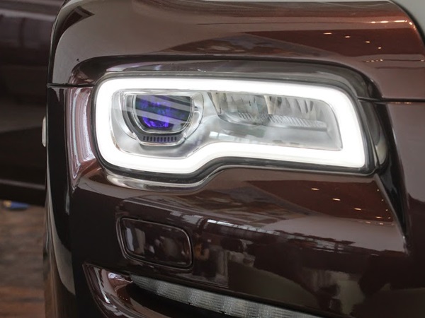  ஹெட்லைட்