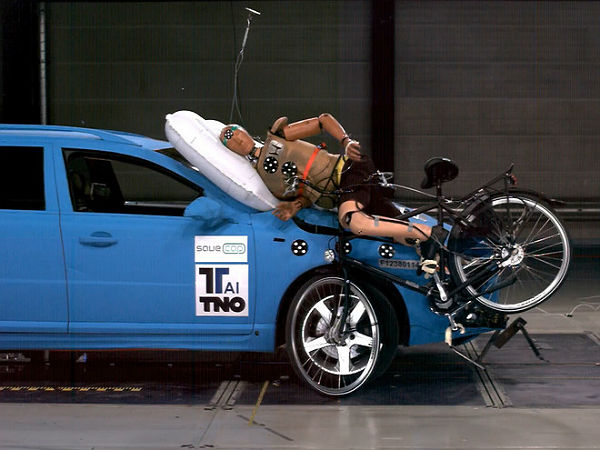 பாதசாரிகளுக்கான ஏர்பேக் பாதசாரிகளுக்கான ஏர்பேக்