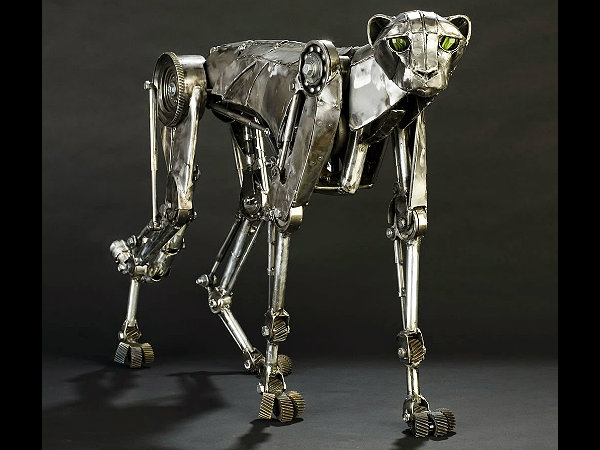 பழைய கார் பாகங்களிலிருந்து பகட்டான சிற்பங்கள்!