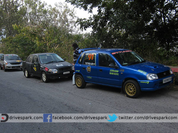 சீறிப்பாய்ந்த வாகனங்கள்